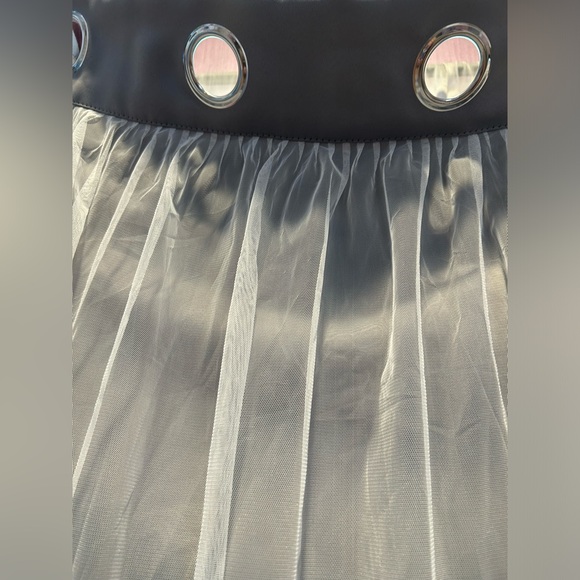 Beautiful single panel curtain - Picture 2 of 8